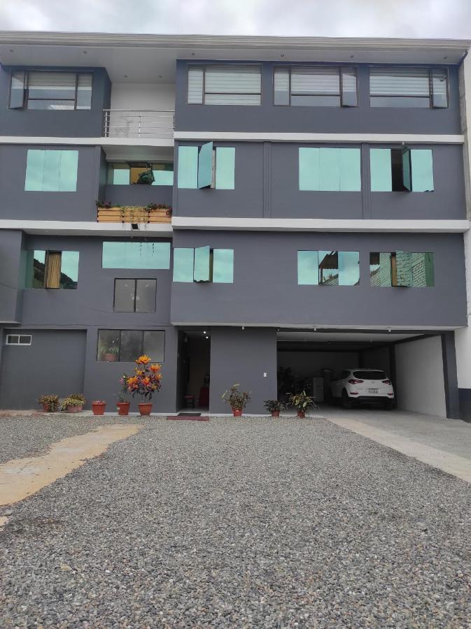 Hostal Los Lirios Loja Bagian luar foto