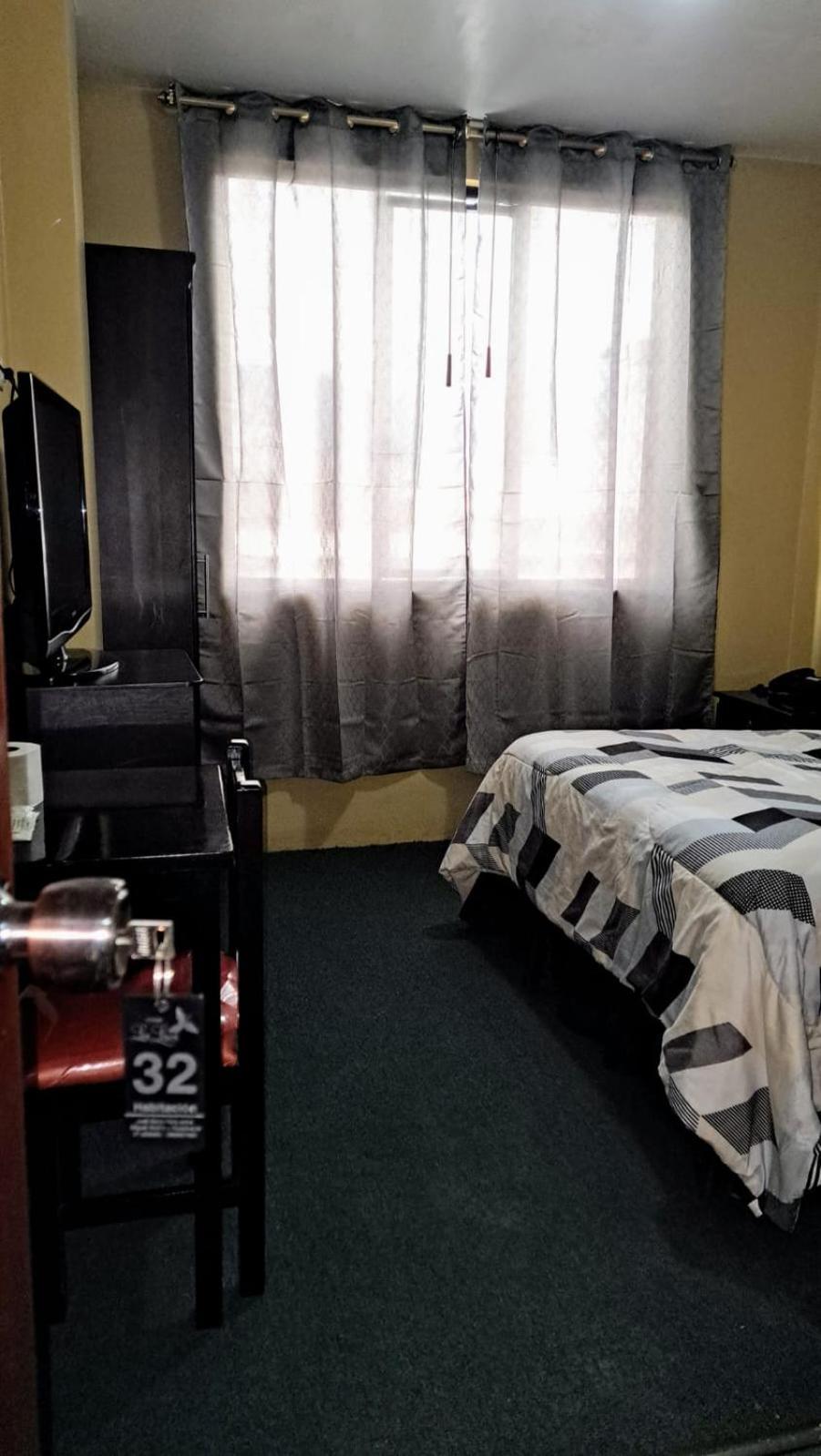 Hostal Los Lirios Loja Bagian luar foto