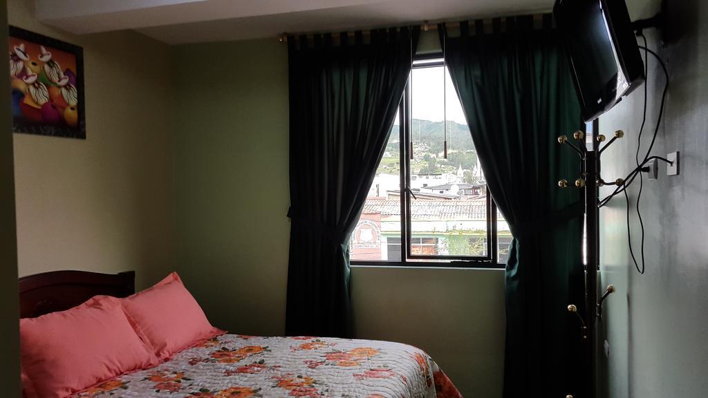 Hostal Los Lirios Loja Bagian luar foto