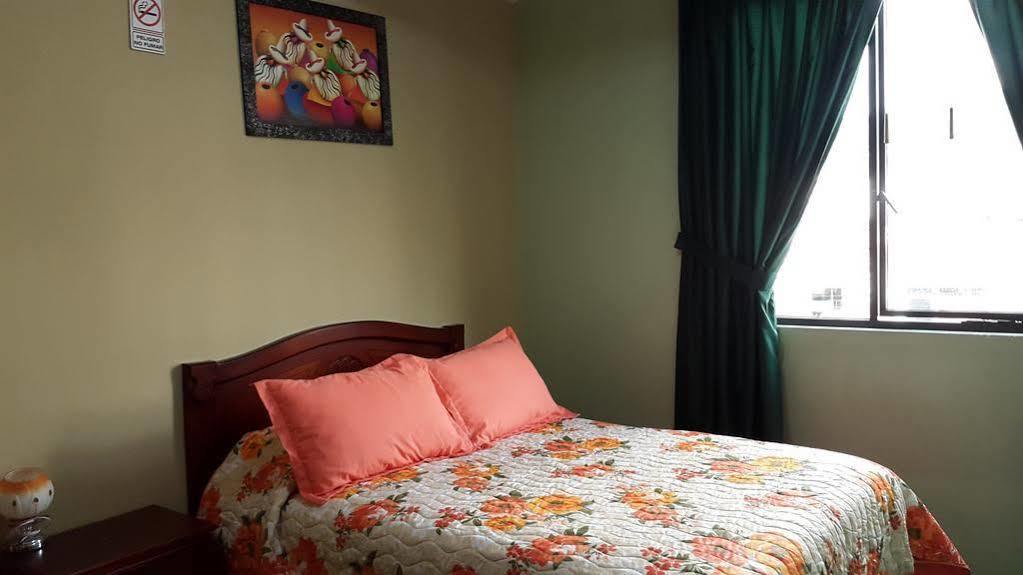 Hostal Los Lirios Loja Bagian luar foto
