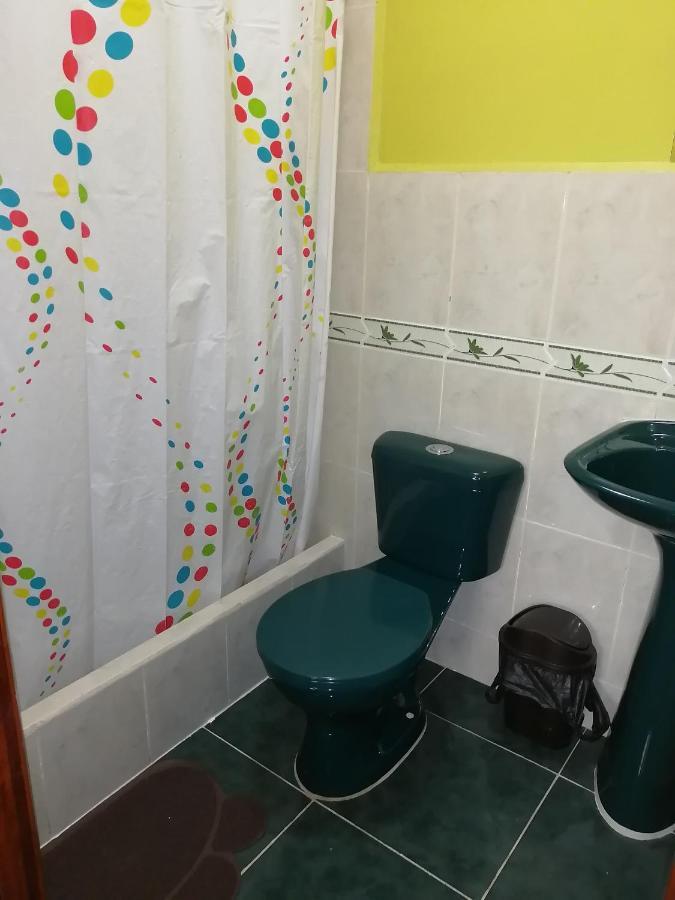 Hostal Los Lirios Loja Bagian luar foto